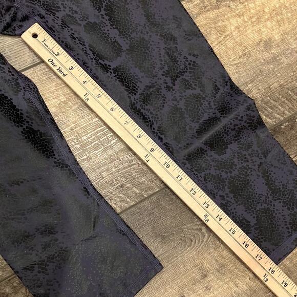 Powerhold By Fabletics Saloar Printed Crop Legging Size M - Picture 4 of 7